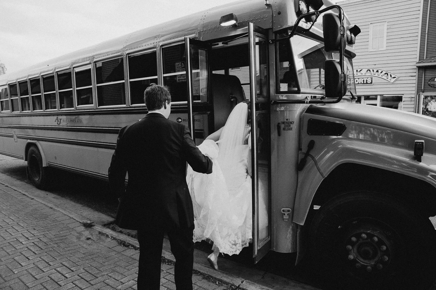 8748 - Lyndsay and Trevor Wedding.jpg