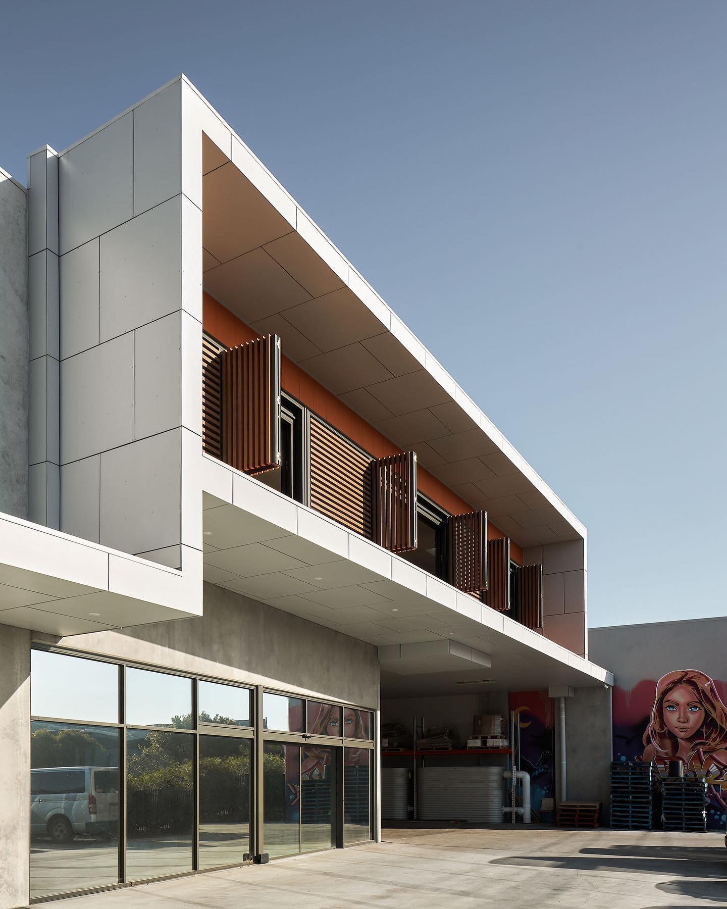 Recently completed offices, warehouse and managers residence in Byron Bay.

@andymacpherson.studio 
@ollie_hungrywolfstudio 
&bull; Bryson King Building 
&bull; Absolutely Wholesale 

#architecture #design #commercial #concrete #office #business #bui