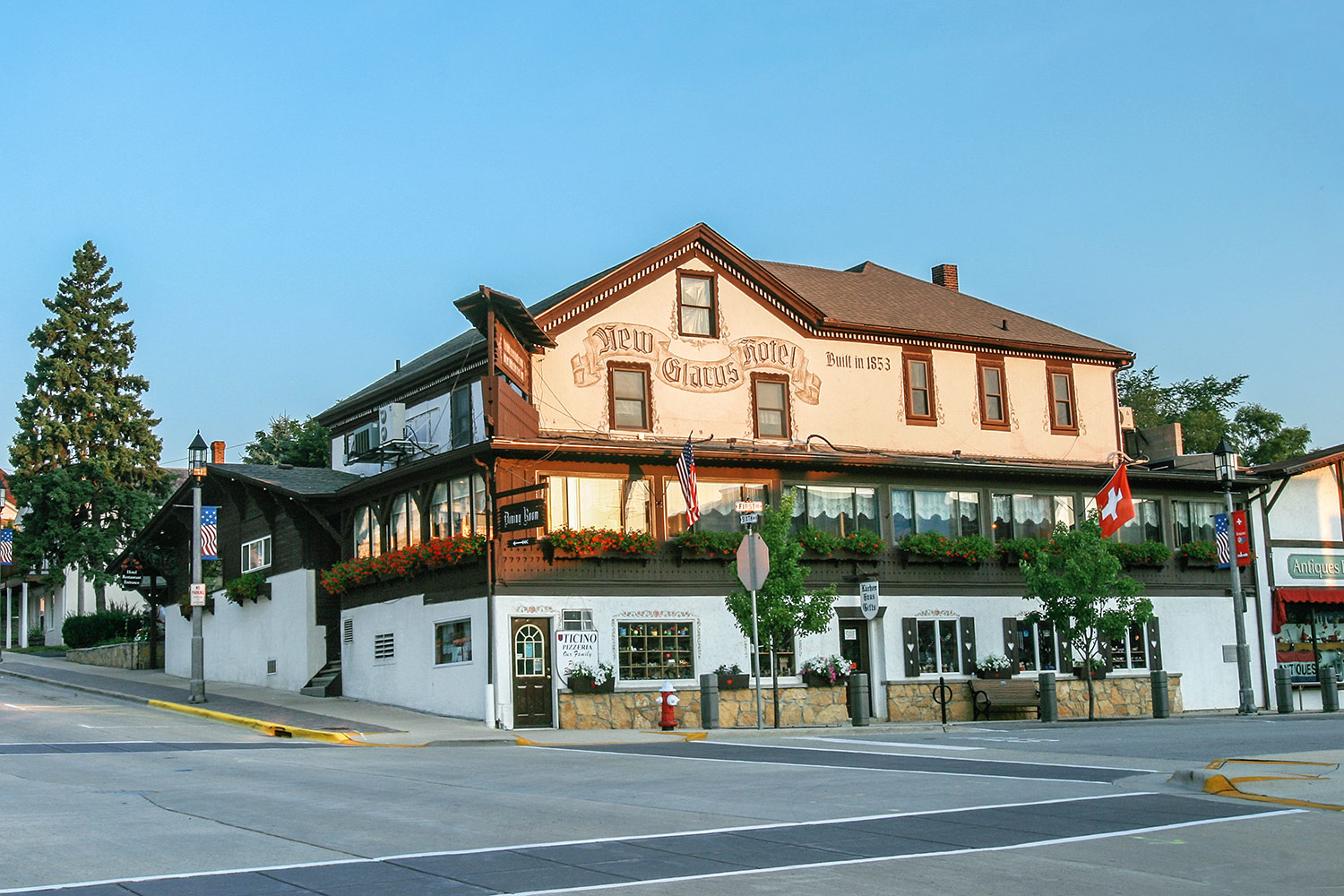 New Glarus Hotel