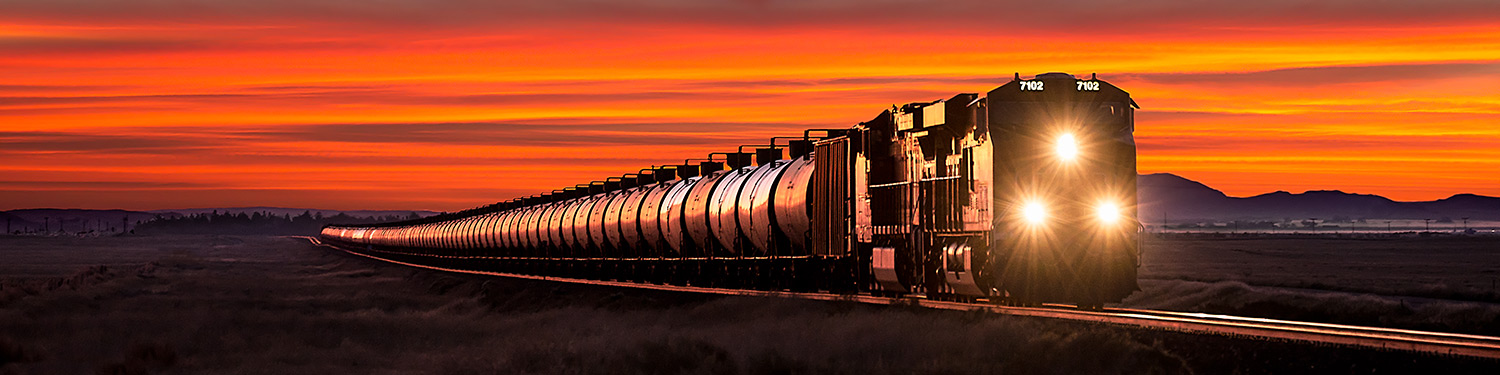 A BNSF train hauls oil from the Bakken oil fields to the west coast to be refined.&nbsp;→ Buy a Print