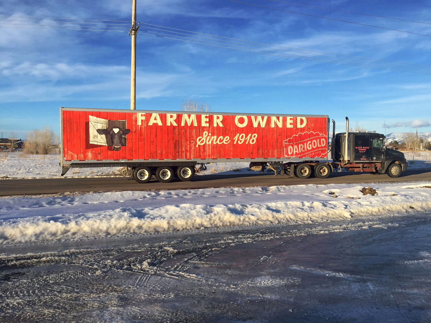 My photo of a barn seen on the side of a Dairgold semi trailer.