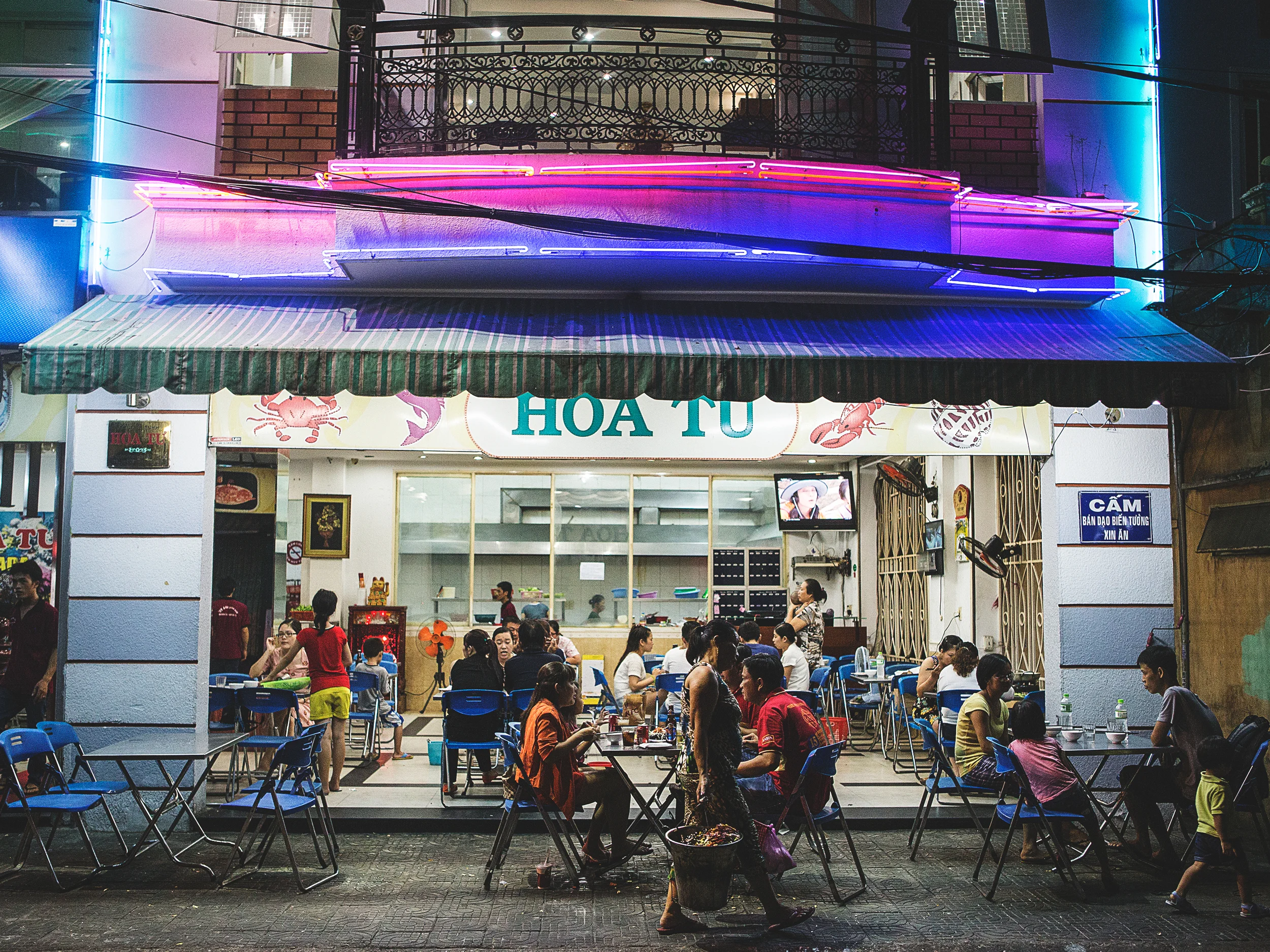 20140826-danang-vietnam-hoatu1-brian-oh.jpg