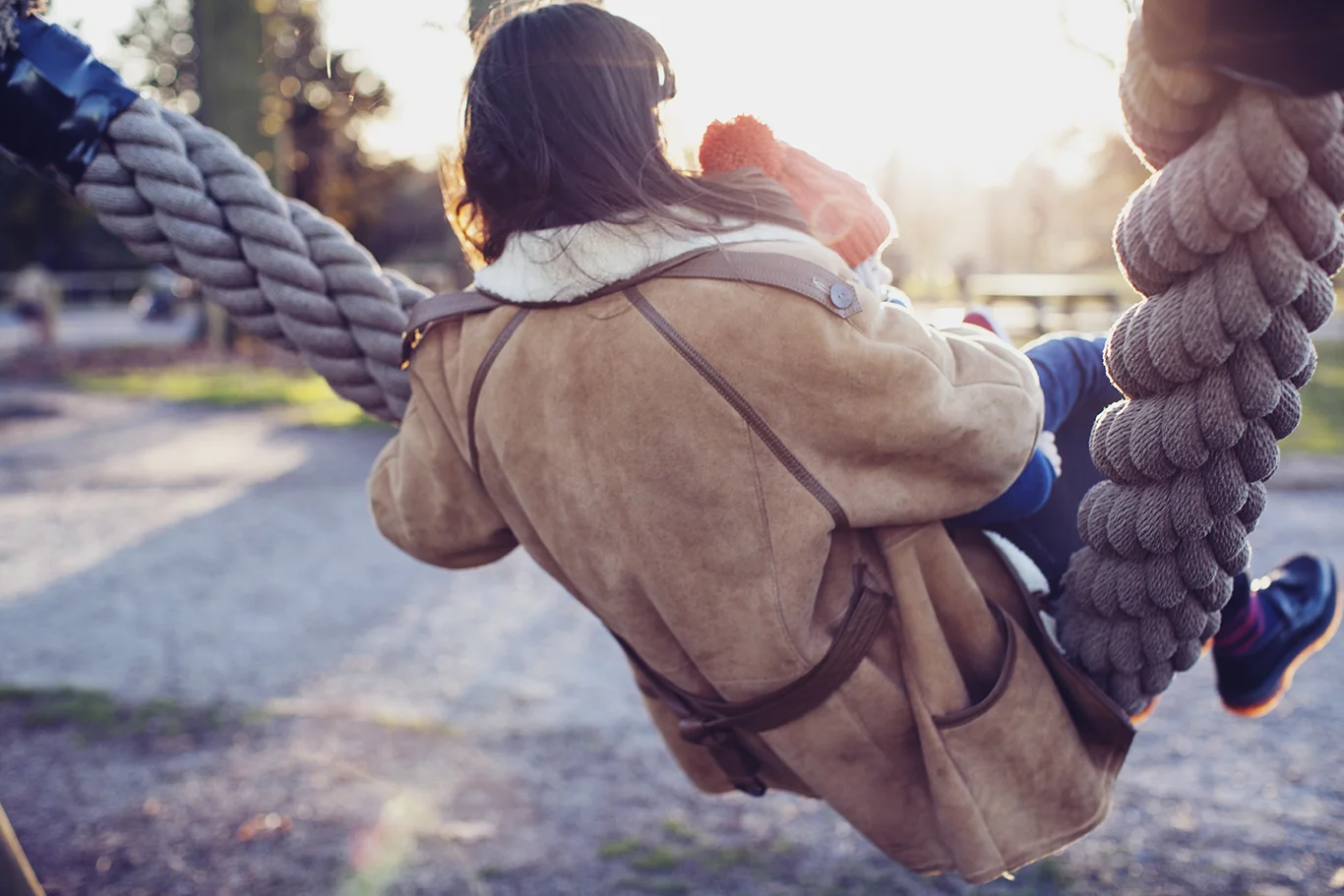 mum_and_todler_parc_swing.jpg