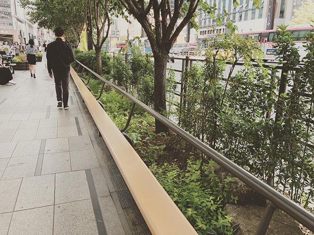 Public seating in #Seoul
.
.
.
#urbandesign #publicseating #benchdesign #design #industrialdesign #designstudio #outdoorbench