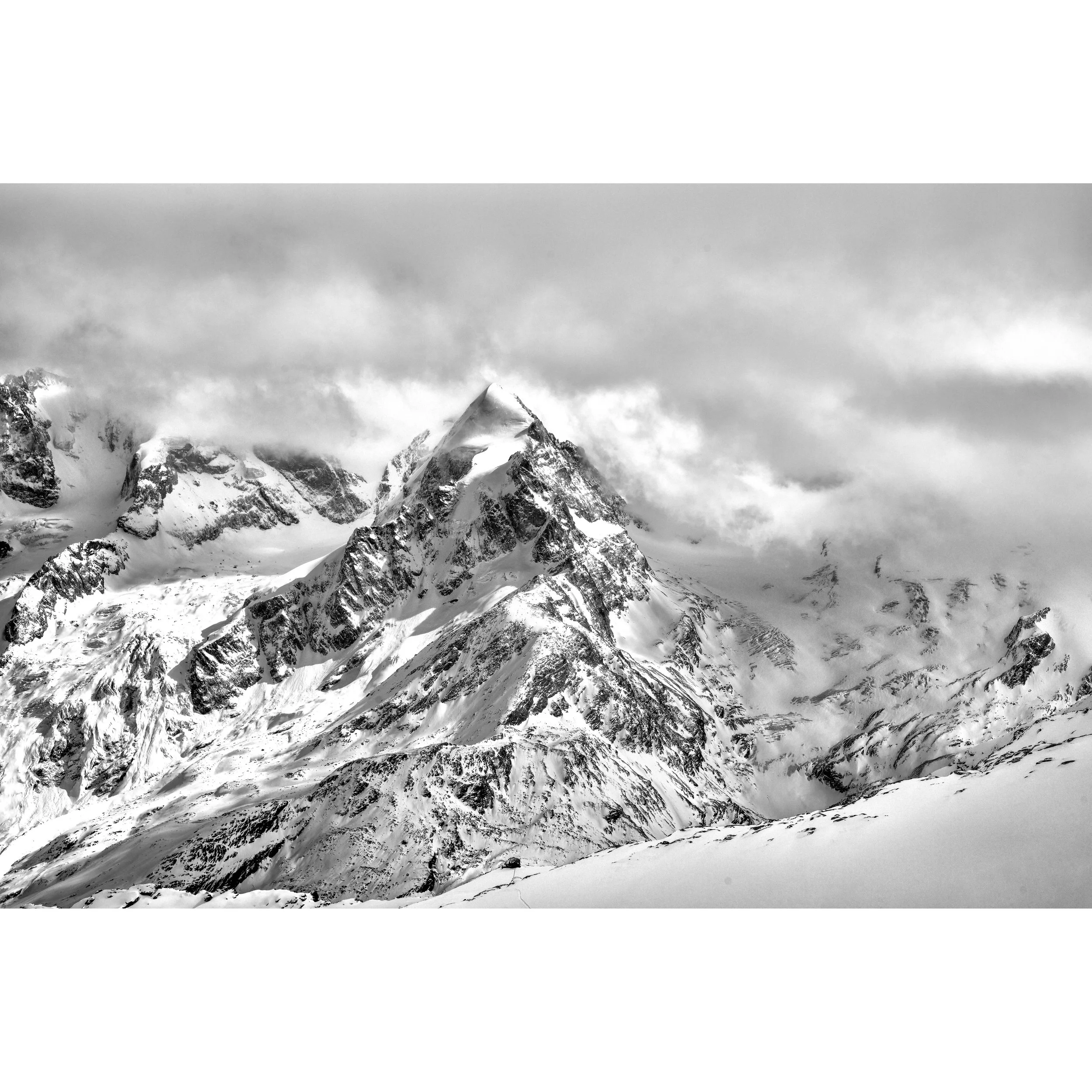 Piz Roseg – Eleganz in Eis und Schatten
