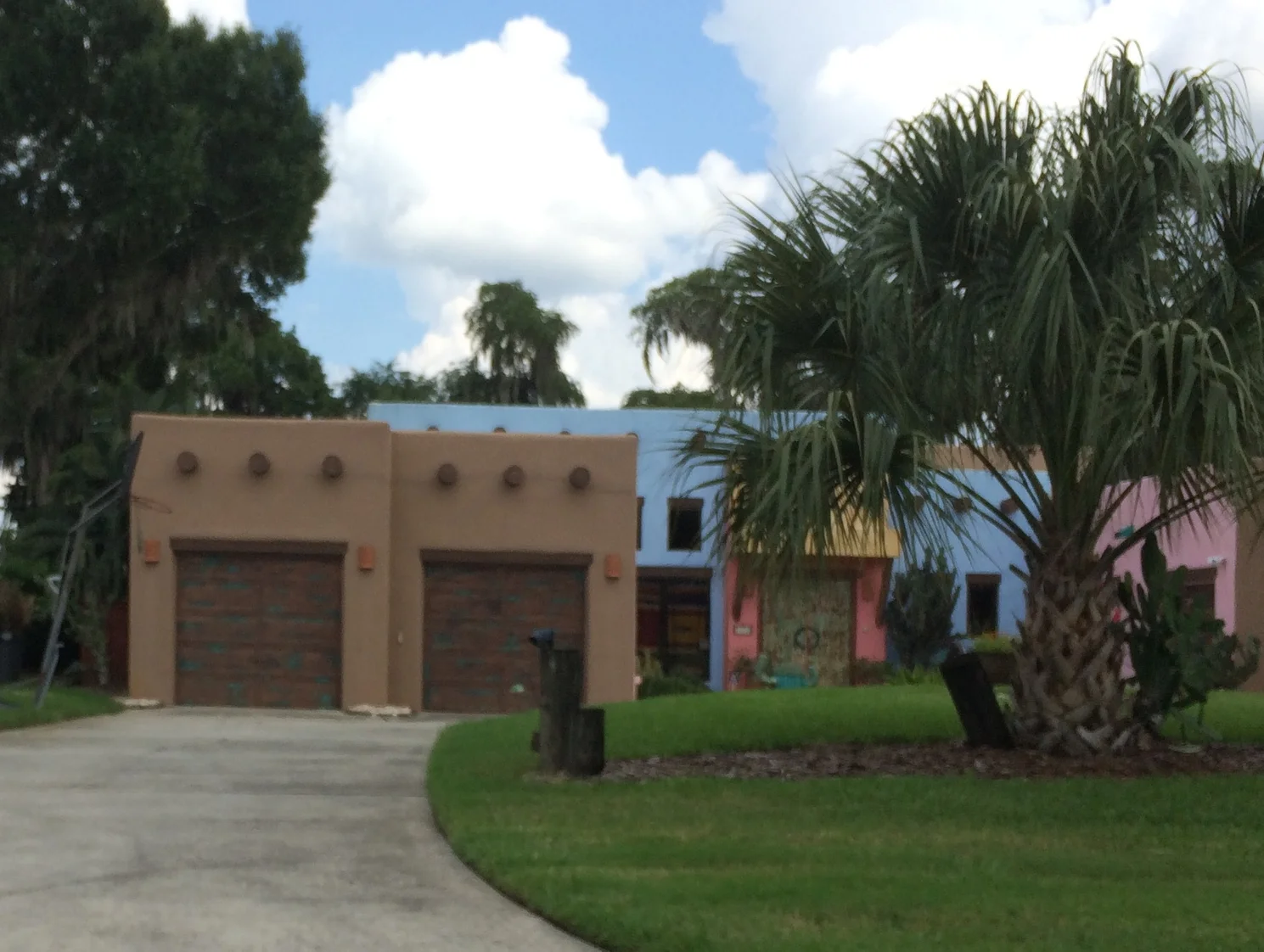 Ahhh, the things you see house hunting in Florida (no, we do not have THIS house under contract. believe it or not it's way out of our price range)