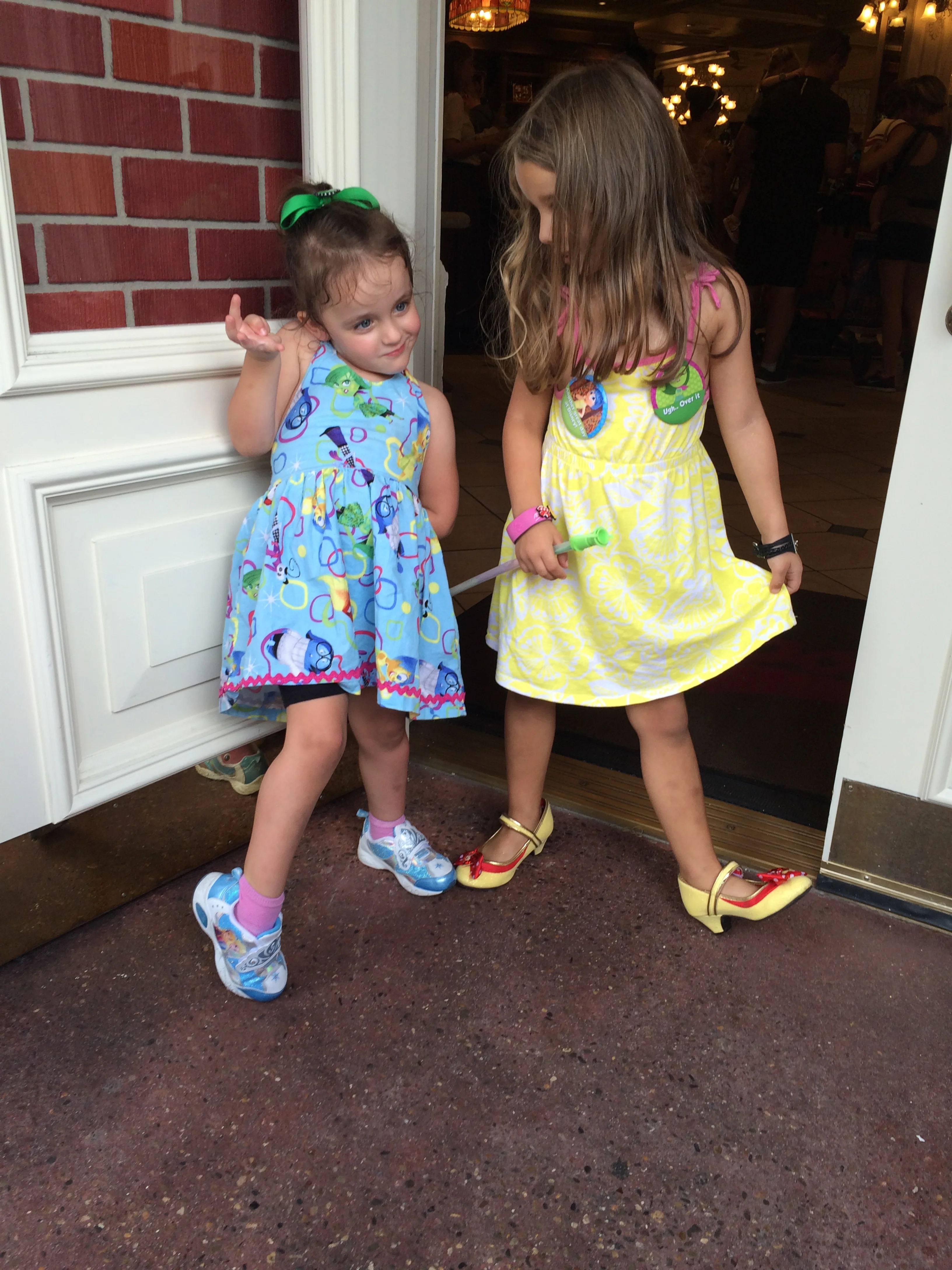Check out Daphne's super-diva Elsa pose (that back arch is getting out of hand)