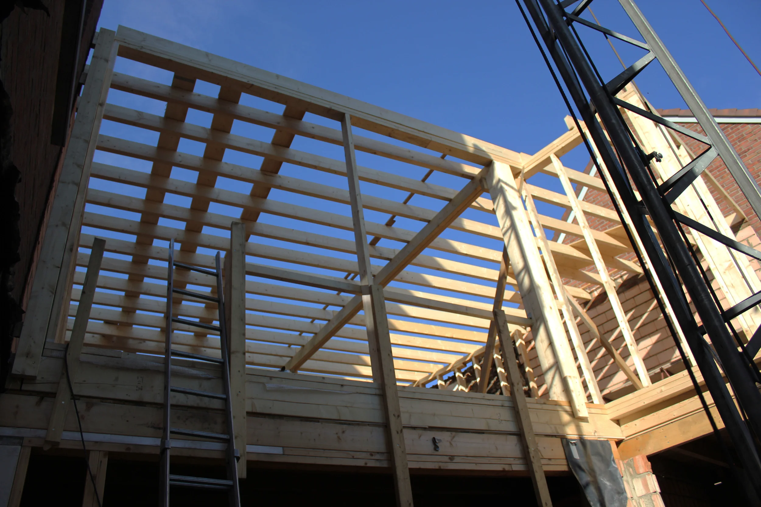  De voorgevel gezien vanuit de binnentuin 