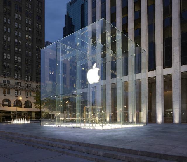 Apple Cube in New York - volledig gebouwd uit glas