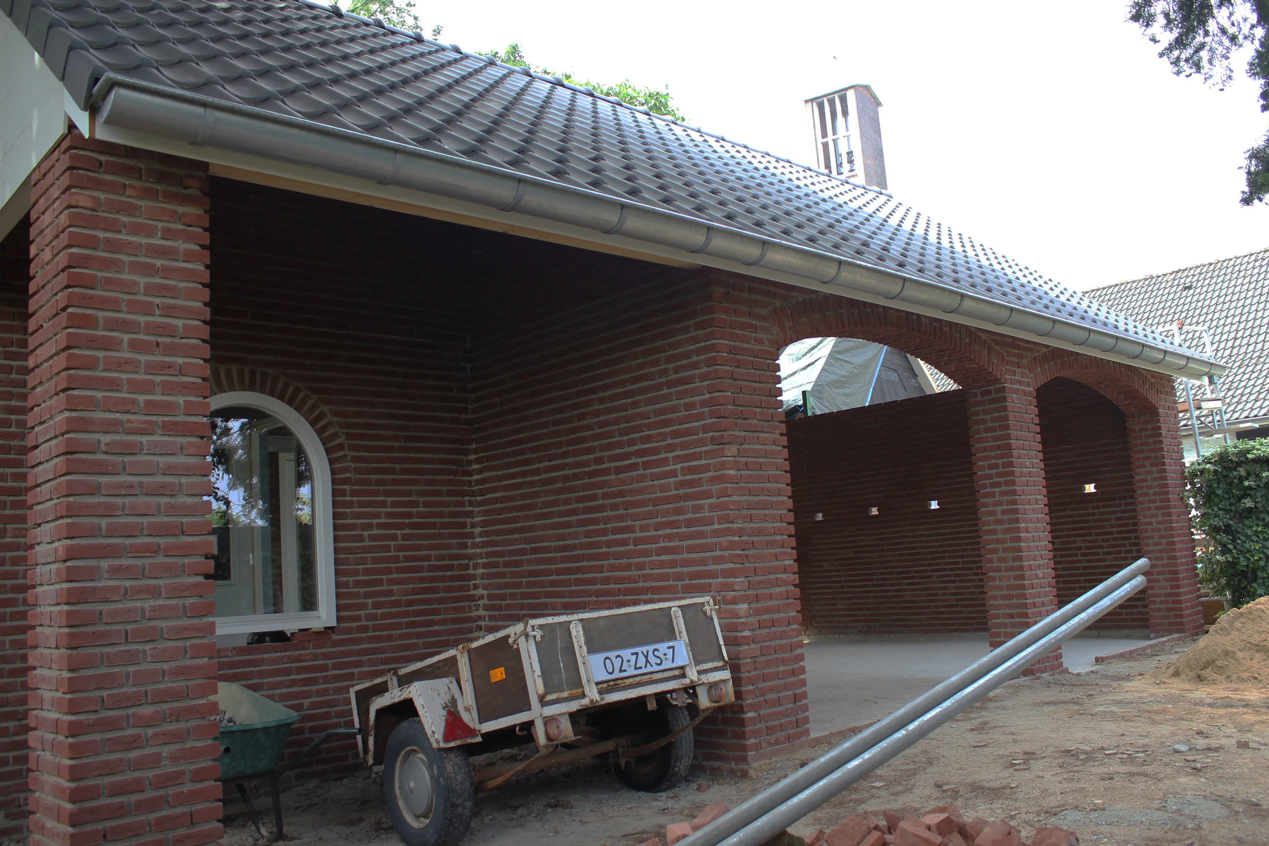 De poorten wachten op de roldeuren