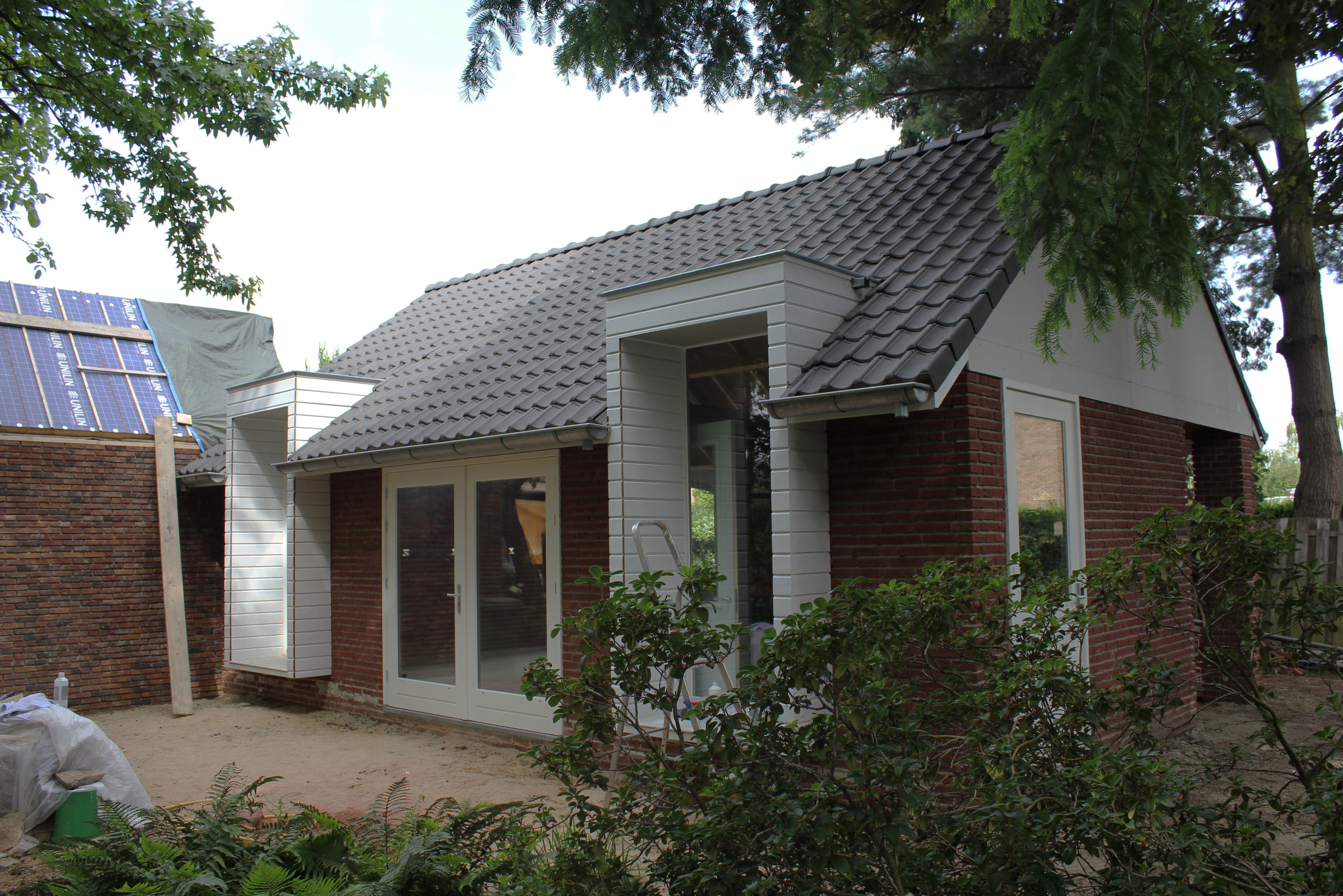 Het glas en de deuren zijn geplaatst