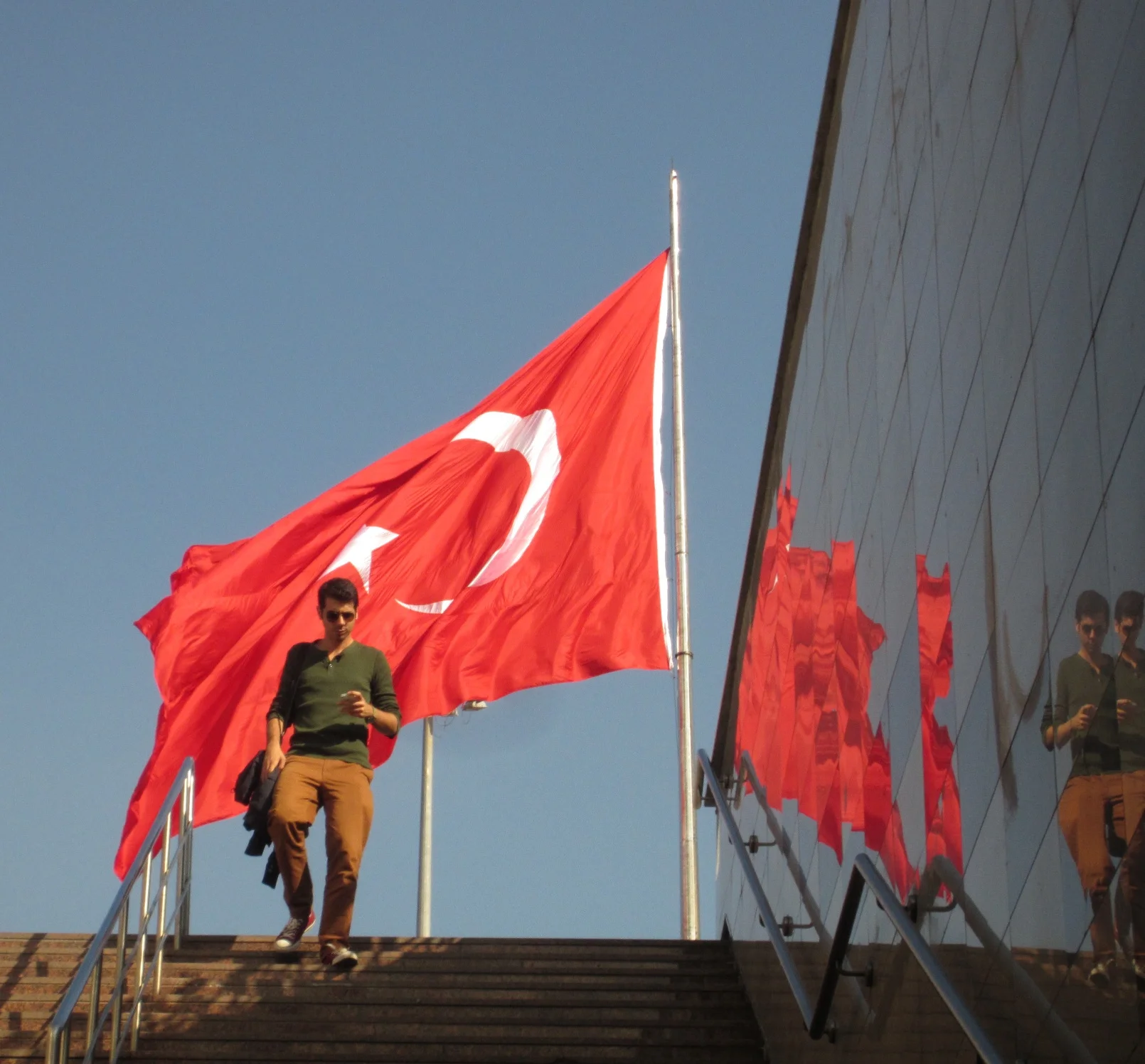 Instantbulagram #3: live in technicolour