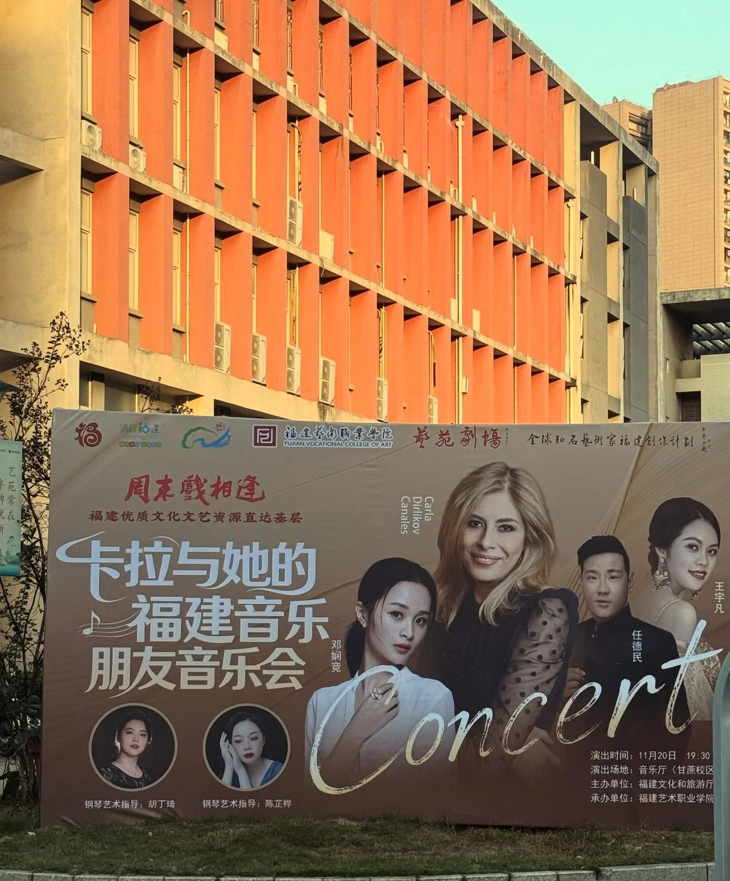 I had a wonderful time performing with incredibly talented singers in Fuzhou, China!  These voices were among the best I&rsquo;ve ever heard, and it was a true honor for me to share the stage with them.  The future is bright! 未来一片光明！❤️✈️🌎🎶🥰

🙏🏼b