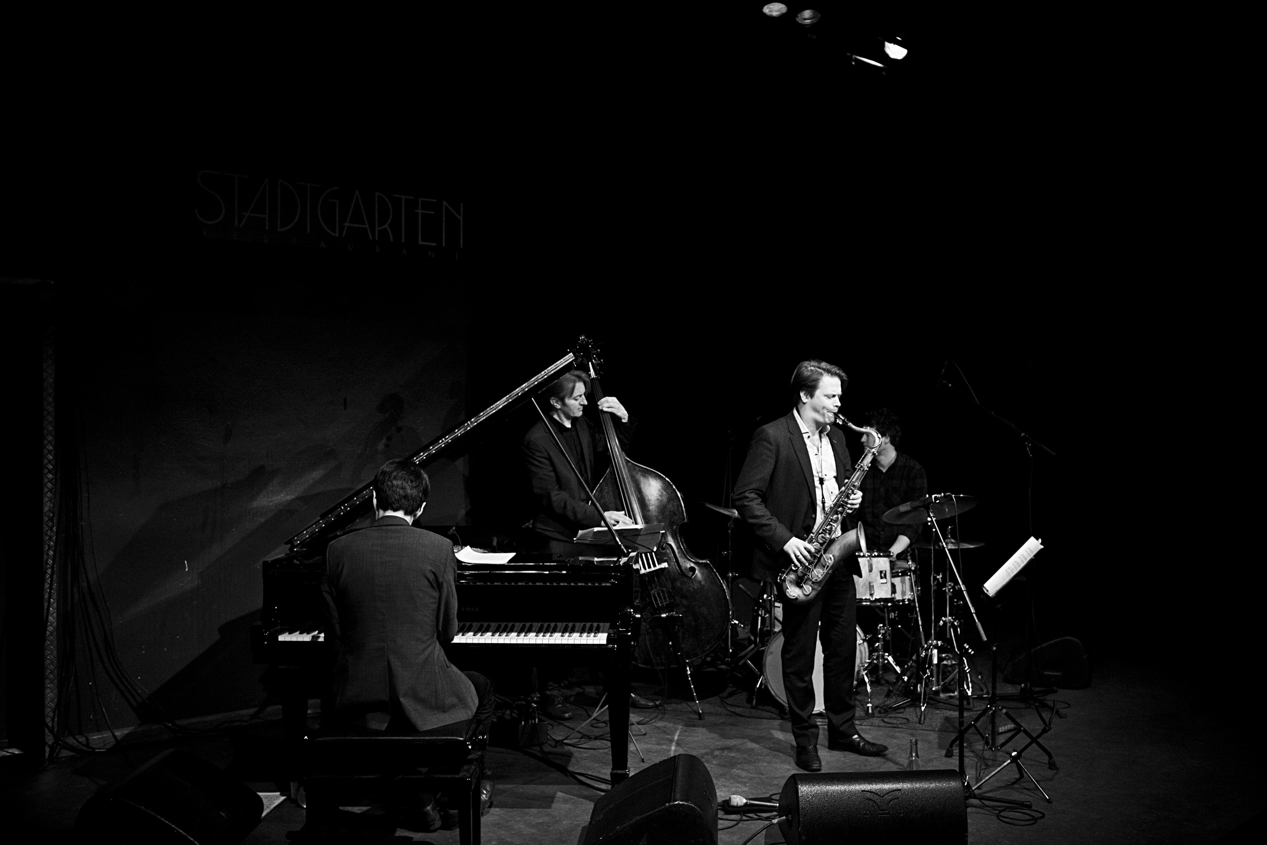 fabian stuertz 2016.02.28 - denis gäbel quartet - stadtgarten 0007-bw.jpg