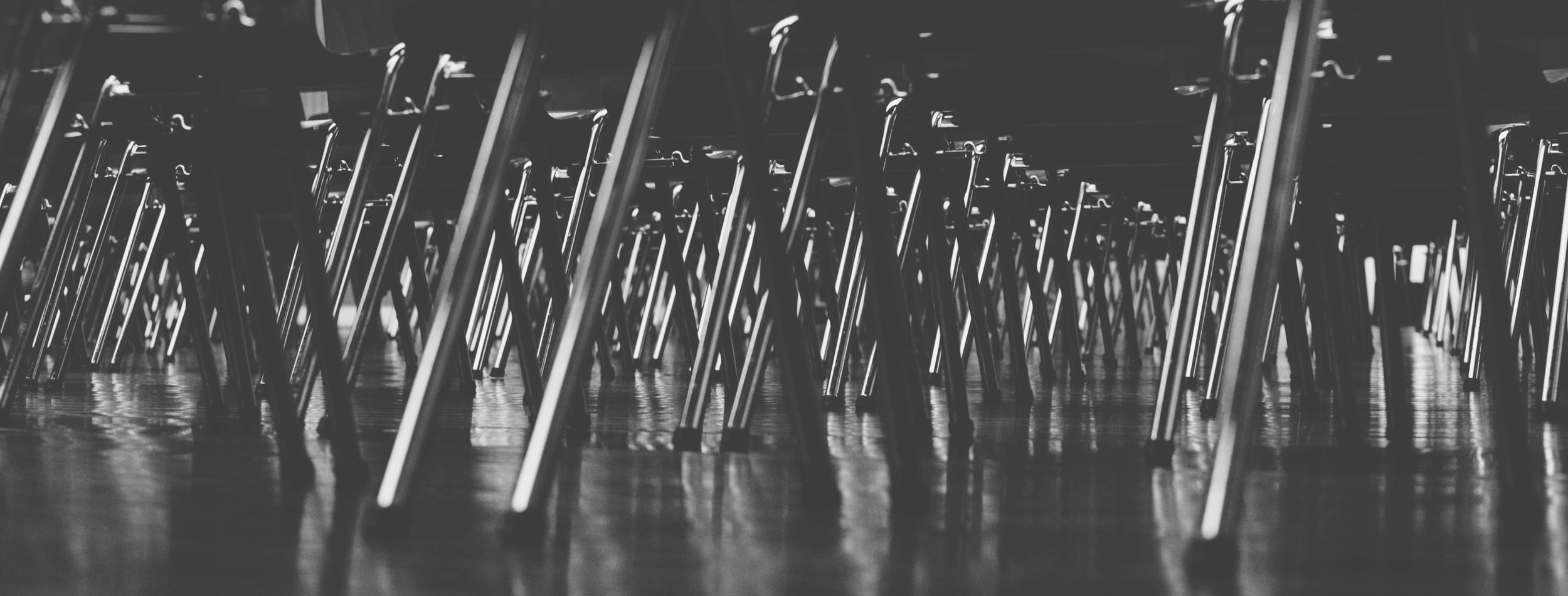 Chairs in the halls of the Goethe University.