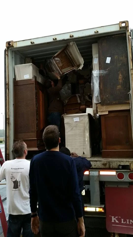 unloadingcontainer2.jpg
