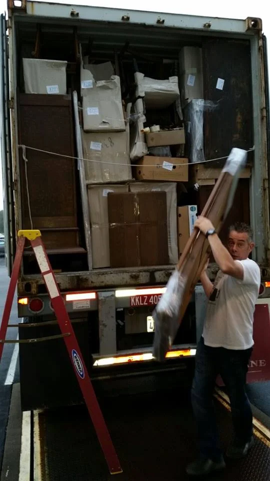unloadingcontainer3.jpg