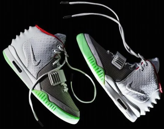 nike-air-yeezy-2-wolf-grey-pure-platinum-00_2.jpg