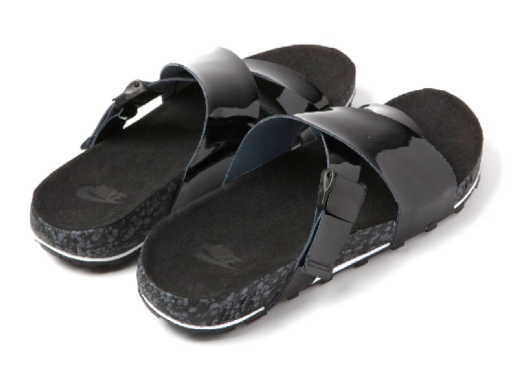 Nike Tekapo Slide balck patent.png