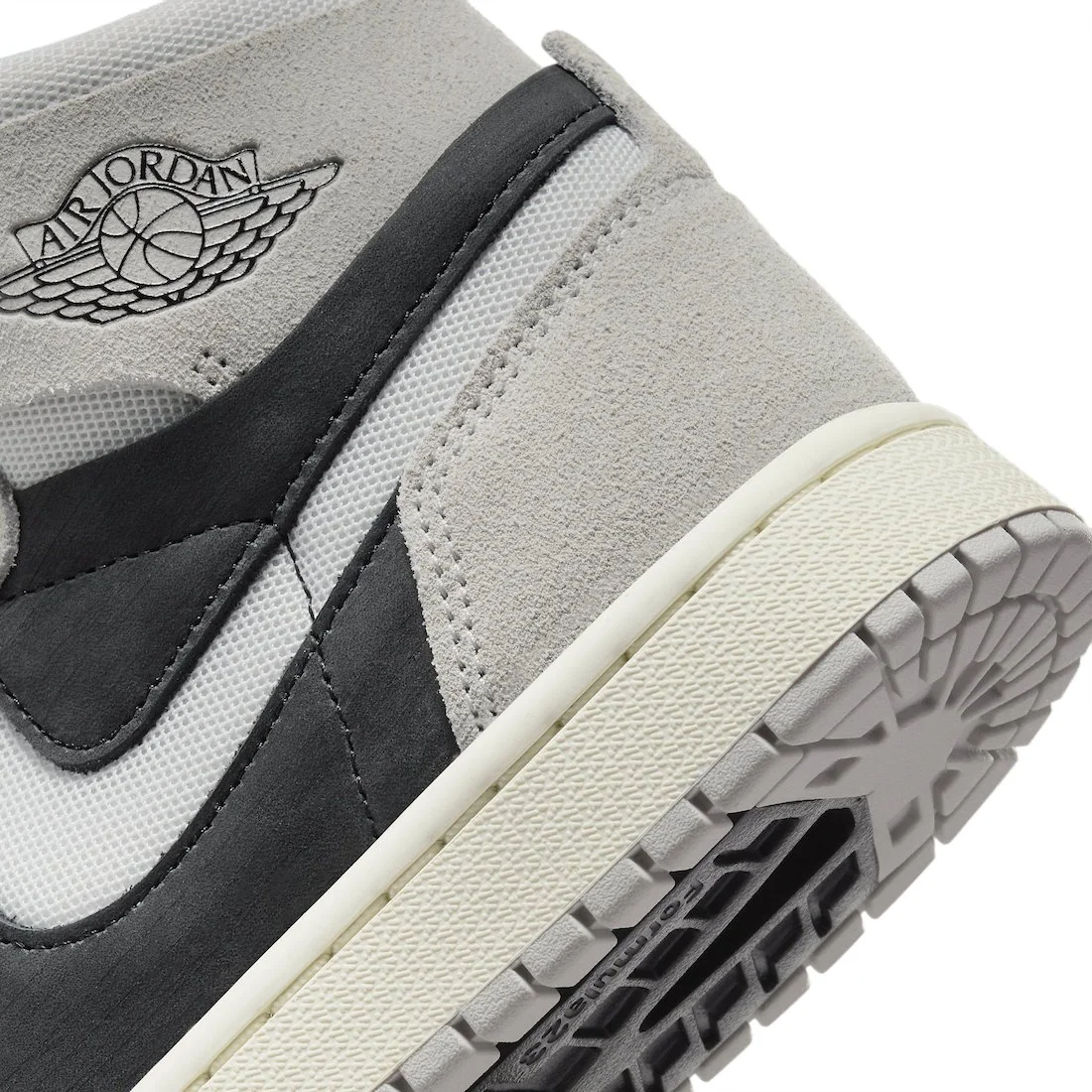 ipad_air-jordan-1-high-zoom-comfort-2-light-iron-ore-6.jpeg