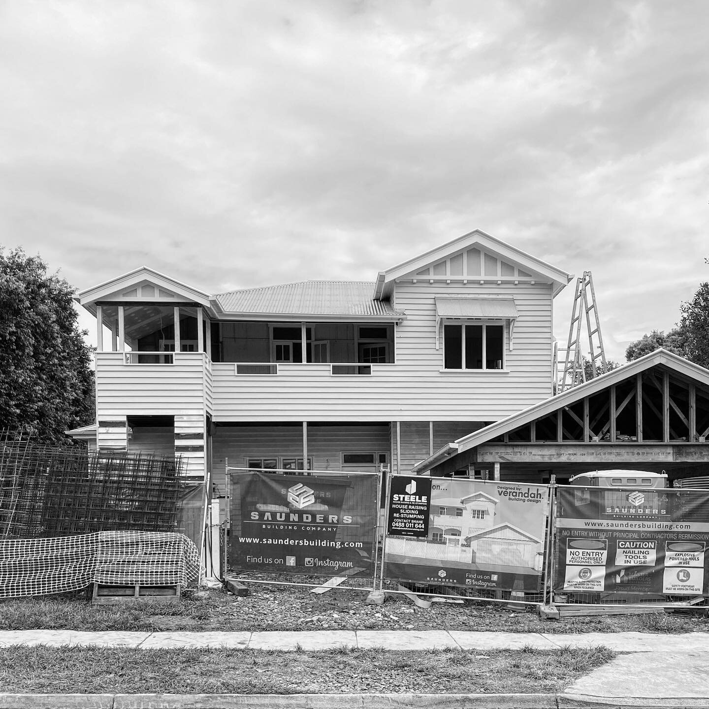 Construction progress. Grange character house renovation.
Porch &amp; gable bungalow with L-shaped verandah (c.1910s-1920s).
...
#vbd1912 #grange #brisbane #renovation #reno #queenslander #queenslanderhome #queenslanderhouse #queenslanderrenovation #