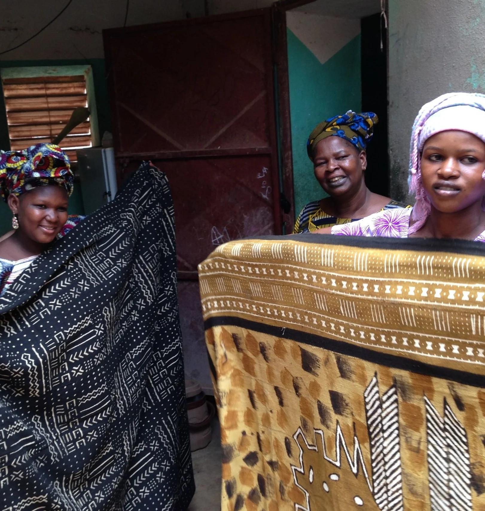 tanti%2Bwith%2B2%2Bfabrics%252C3%2Bwomen%2Bme%2B.jpg