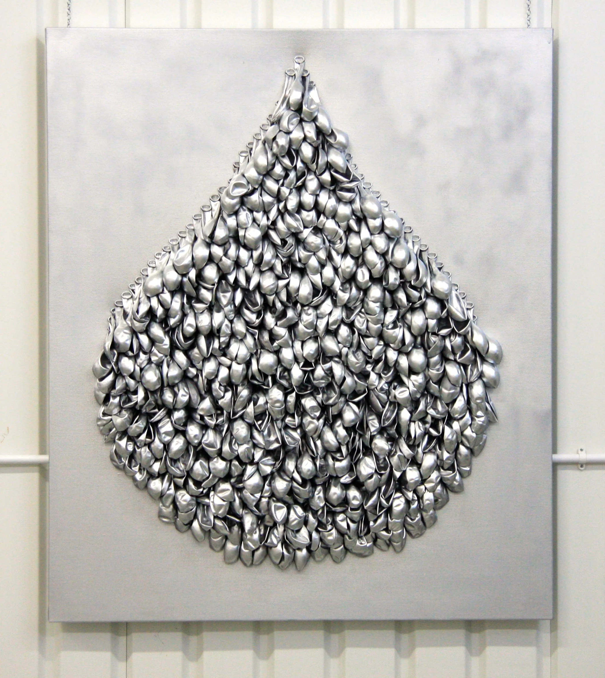 Latex balloons, spray paint on canevas