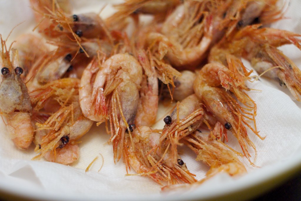 Flash fried shrimp with salt and lemon juice.