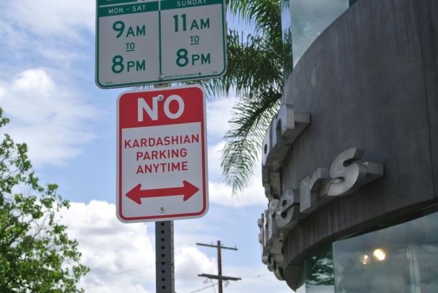 no-kardashian-parking-signs-3.jpg