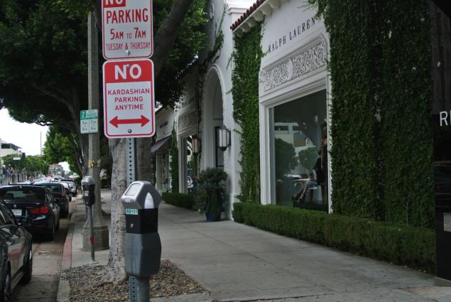 no-kardashian-parking-signs-2.jpg