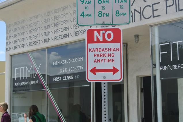 no-kardashian-parking-signs-4.jpg