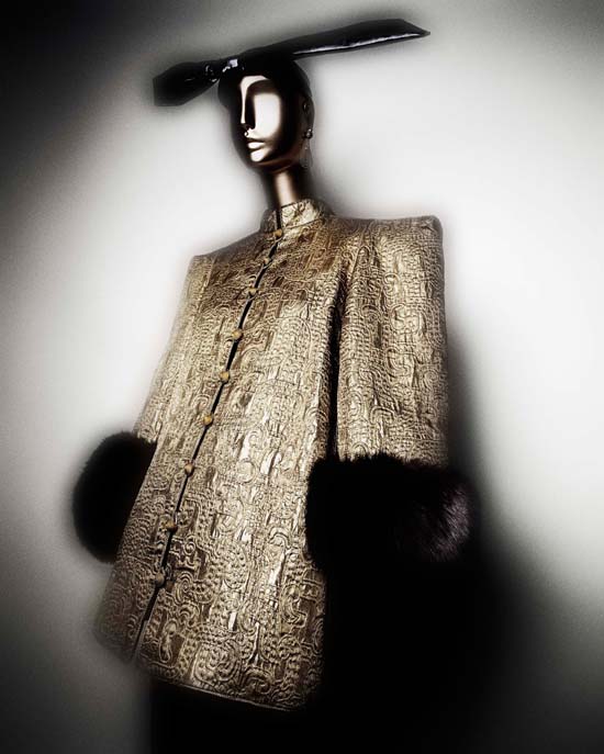 EveningCoat-YvesSaintLaurent-Autumn1977.nocrop.w1800.h1330.2x.jpg