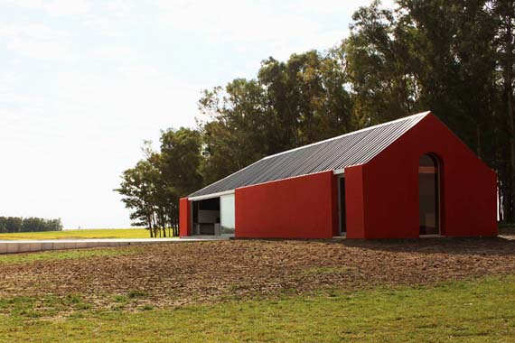 nicolas-pinto-da-mota-pool-house-la-lunera-uruguay-designboom-01.jpg