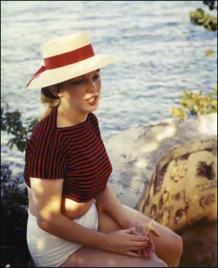 marilyn-monroe-on-vacation-in-amagansett-new-york-1957-3.jpg