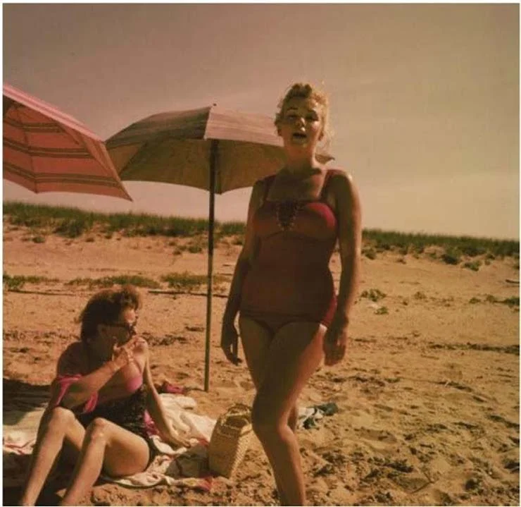 marilyn-monroe-on-vacation-in-amagansett-new-york-1957-7.jpg