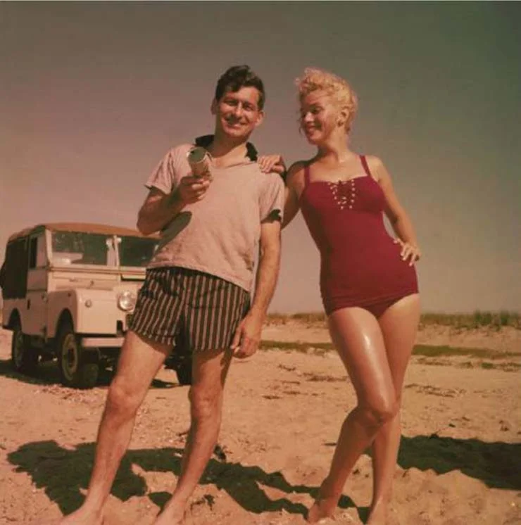 marilyn-monroe-on-vacation-in-amagansett-new-york-1957-6.jpg