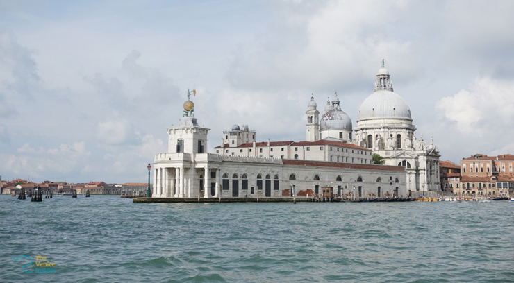 Punta-della-dogana.jpg