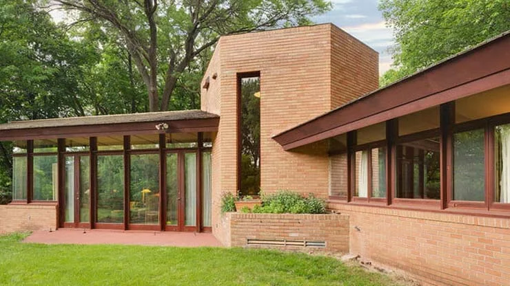 frank-lloyd-wright-house-back-640x360-c.jpg