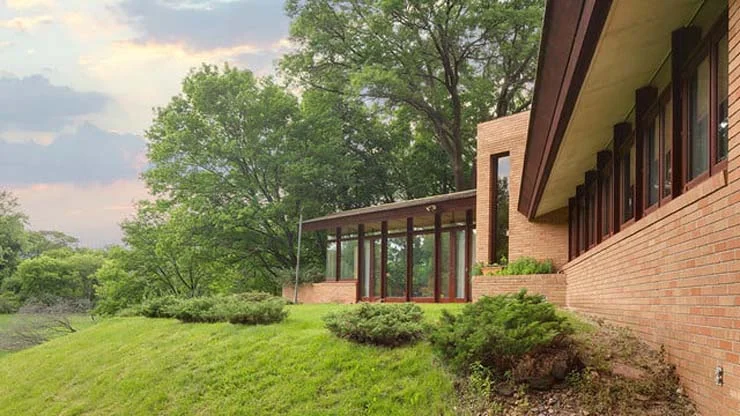 frank-lloyd-wright-house-back-patio-far-640x360-c.jpg