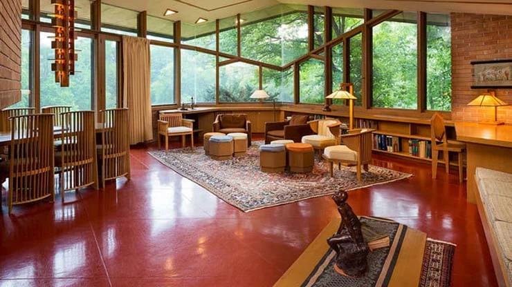 frank-lloyd-wright-house-den-statue-640x360-c.jpg