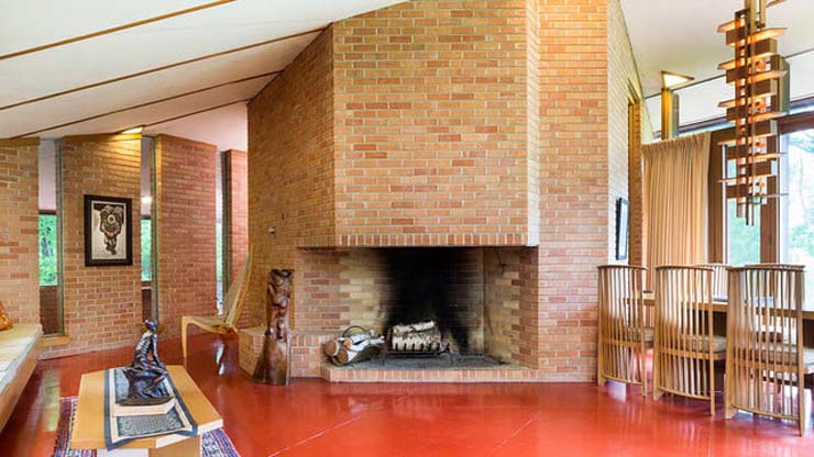 frank-lloyd-wright-house-fireplace-center-640x360-c.jpg