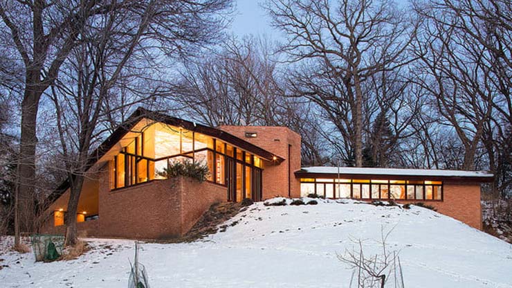 frank-lloyd-wright-house-snowy-evening-640x360-c.jpg