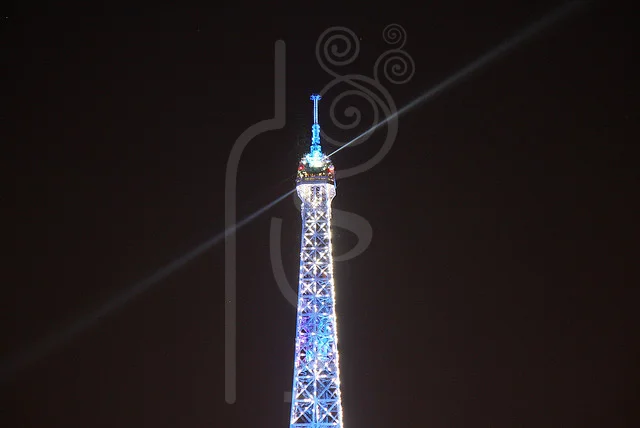 eiffel_tower_light.jpg