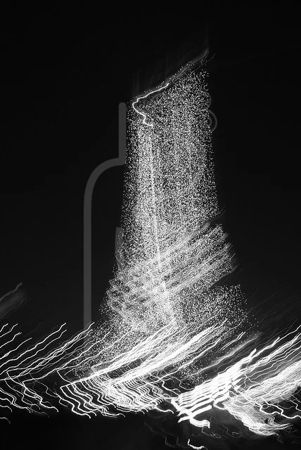 eiffel_tower_by_night.jpg