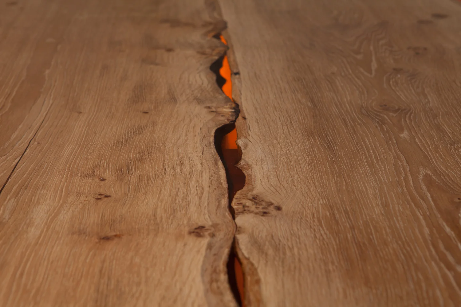 34_Amber-resin-edged-English-oak-dining-table_4.jpg