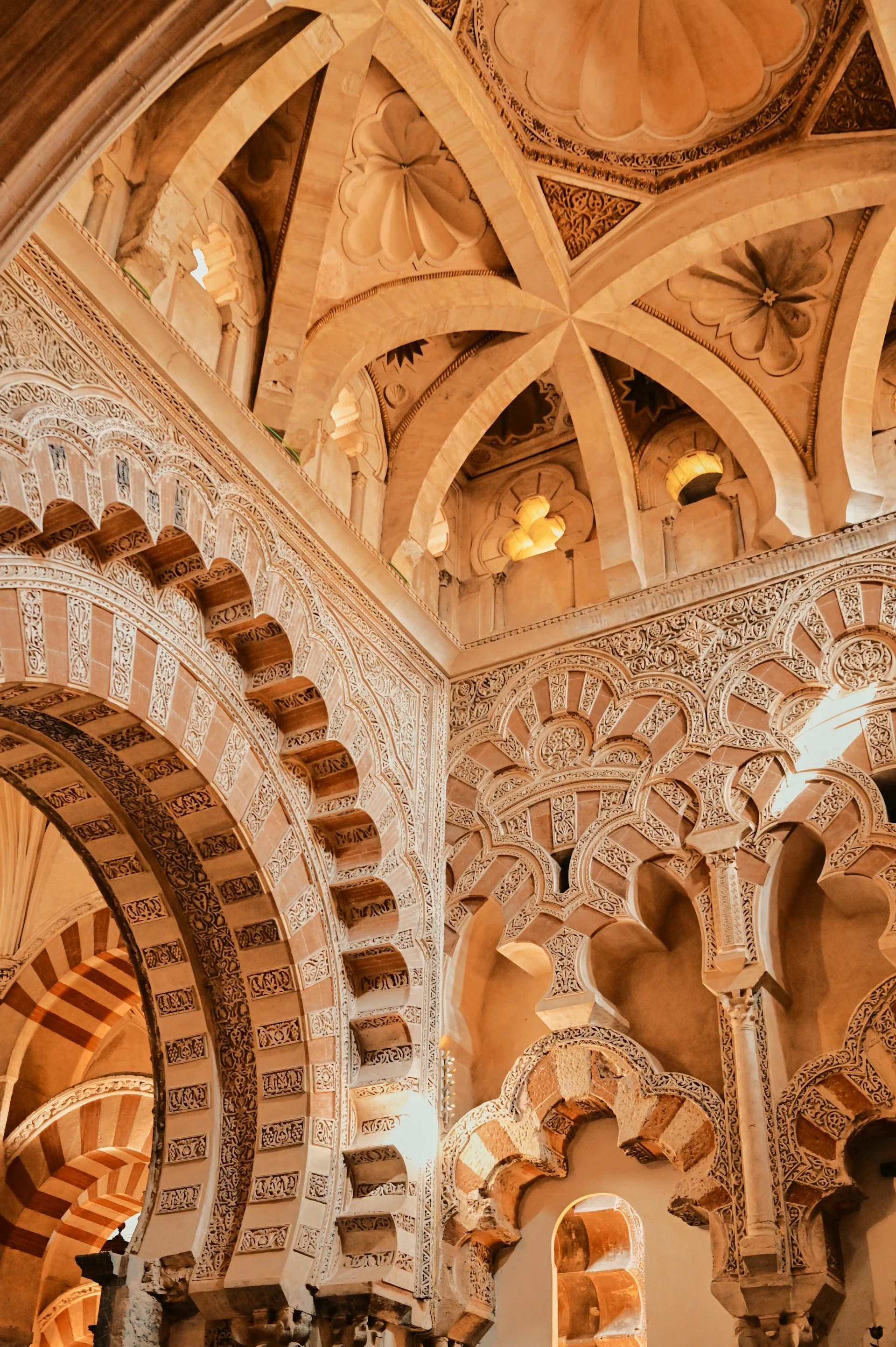 cordoba-mezquita-arches.jpg