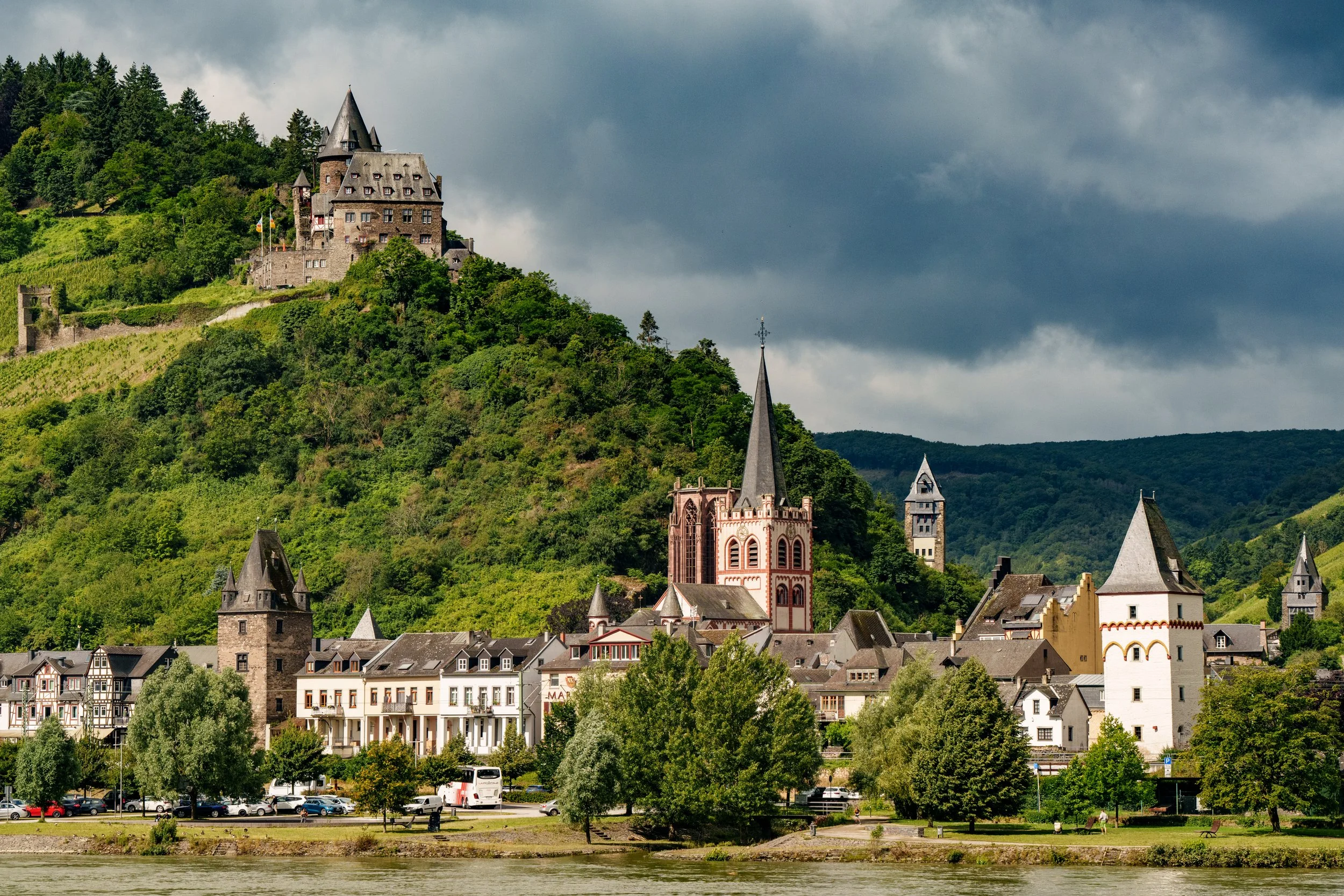 Stahleck Castle - 12th century castle, repeatedly attached during 17th-century wars, lay in ruins for 237 years. Rebuilt in 1909. It is now a youth hostel.