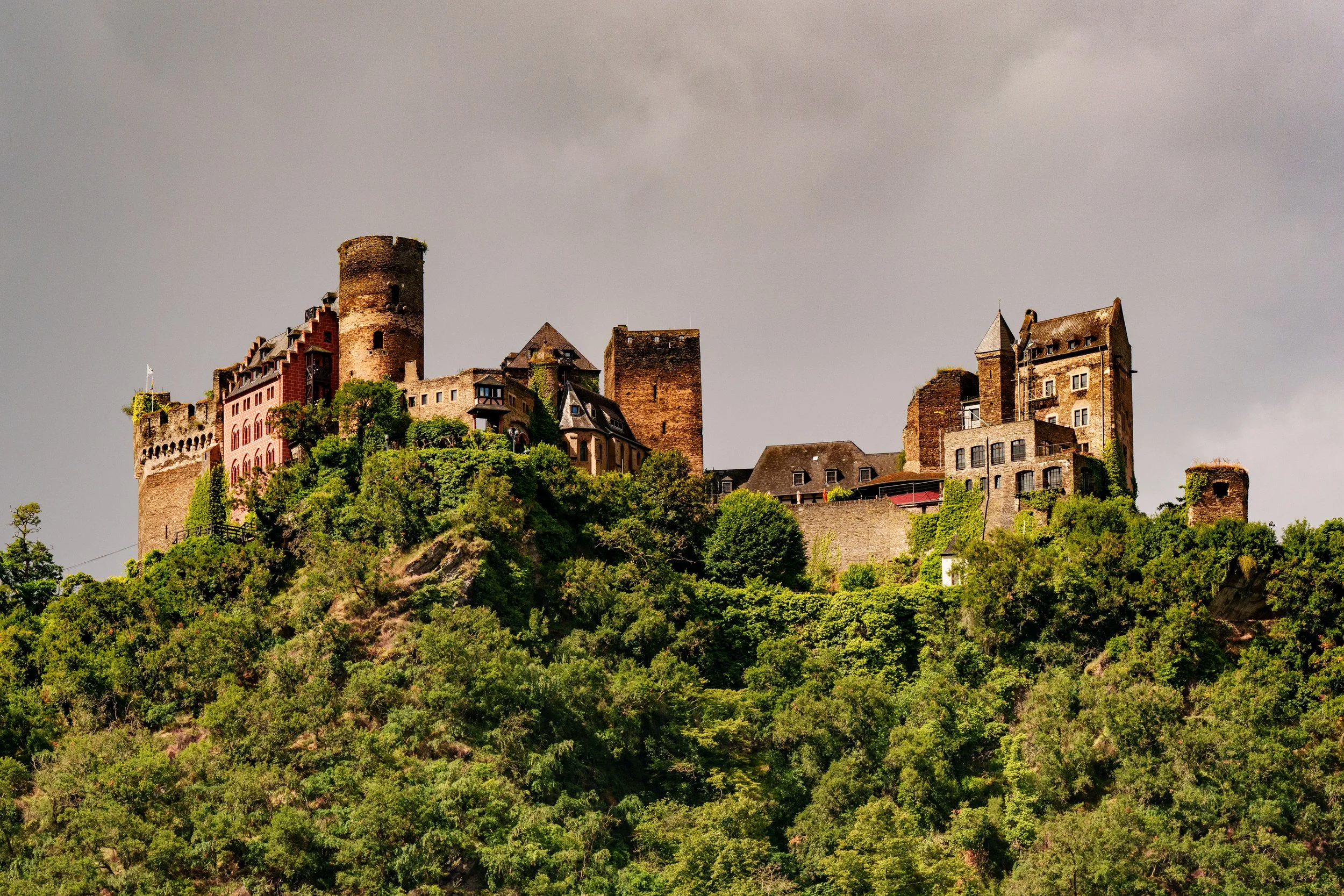 Schonburg Castle - built in 966 and burned by French troops in 1689, this reconstructed castle combines three medieval fortresses and towers with a renowed hotel and restaurant.