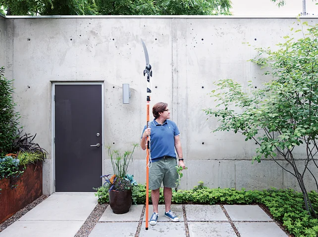 blauvelt-winter-residence-courtyard-portrait.jpg
