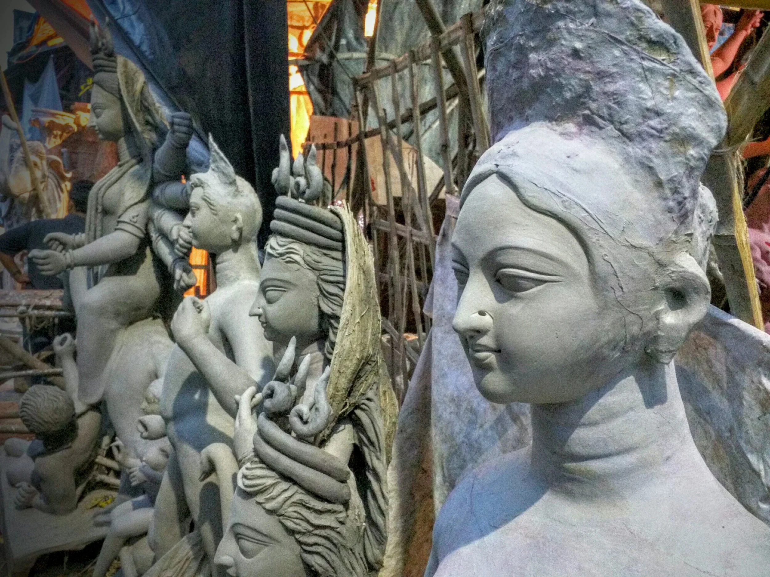 As you roam in the lanes and bylanes of Kumortuli, you will realise the wide range of idols athat are created in this place. Traditional to modern, low budget to high budget, these artists have an answer to everything